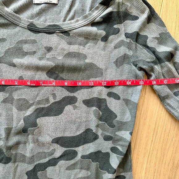 Michael Stars Juliet Camo Thermal Tee XS - Picture 9 of 9